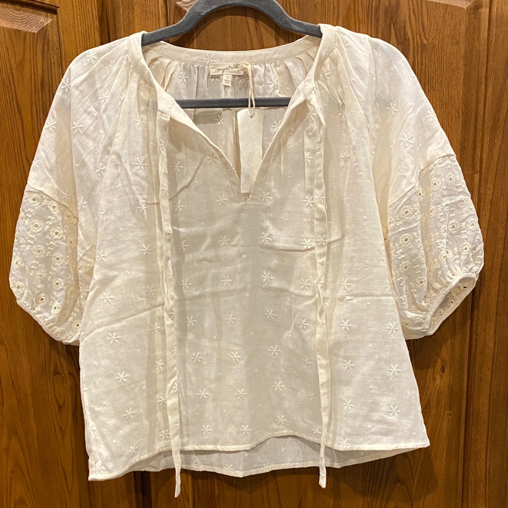 NWT Mystree Ivory Embroidered Peasant Blouse with Tie Neck size small
